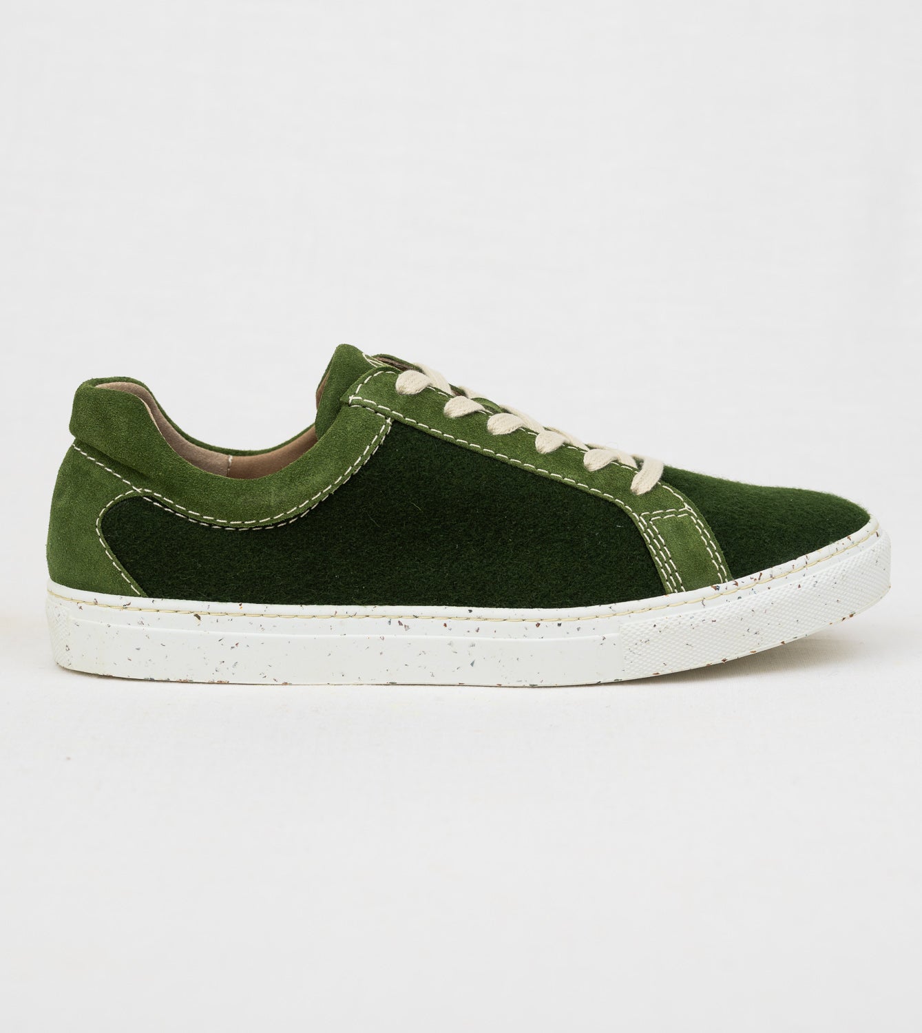 Ecobene | Scarpe realizzate con palline da tennis usate