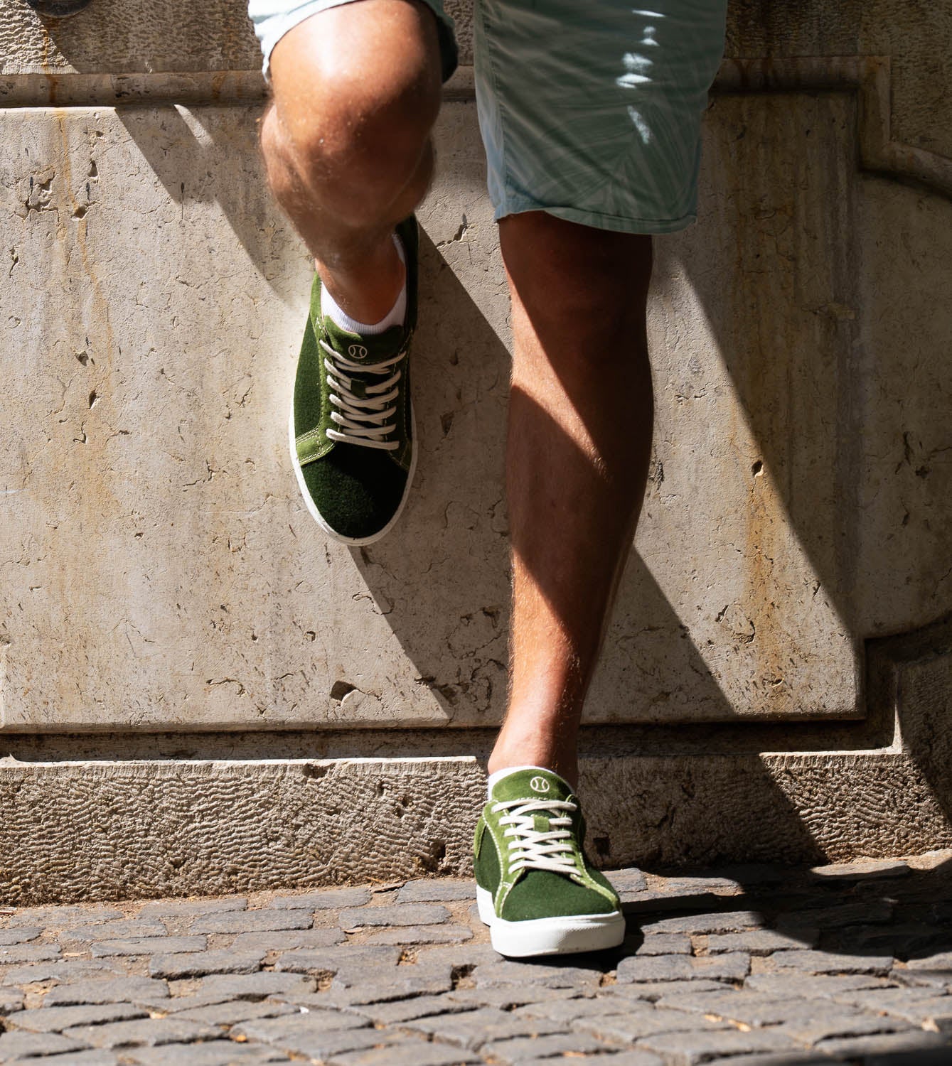 Ecobene | Scarpe realizzate con palline da tennis usate