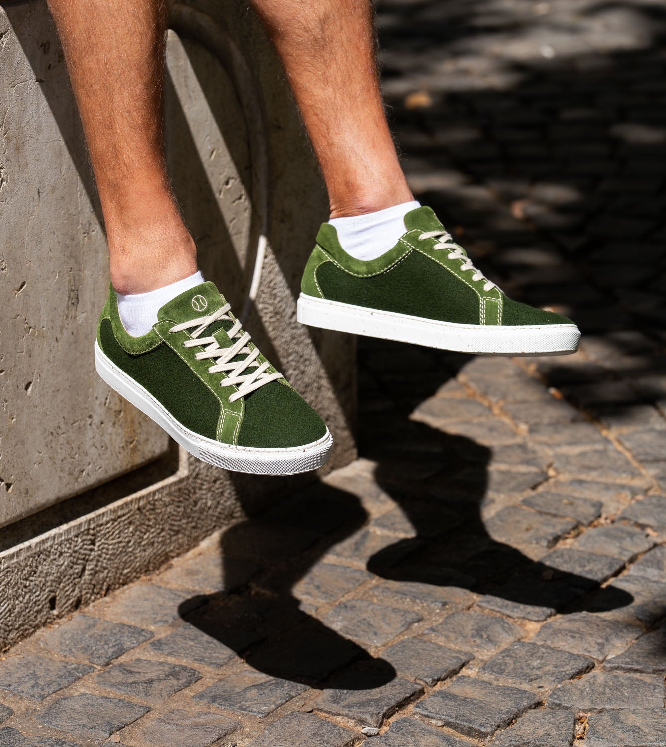 Ecobene | Scarpe realizzate con palline da tennis usate